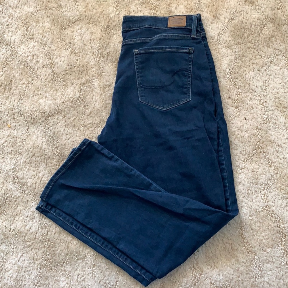 Levi jeans size 32. Inseam 30.